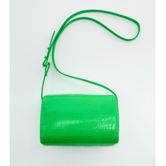 Zara Handbags - NWT Zara Rigid Embossed Animal Print Crossbody Box Bag Green RARE Bloggers Fav
